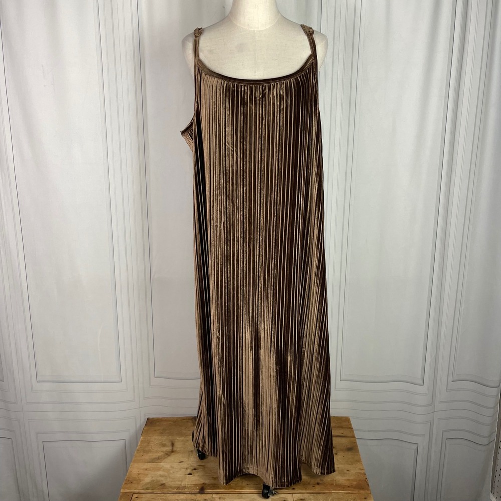 Women’s Brown Velvet Pleated Slip Dress